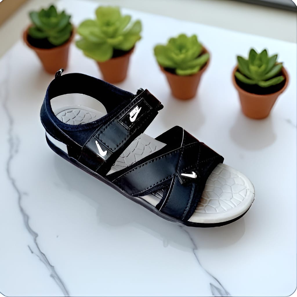 Nike Men’s Black Comfortable Sandals.